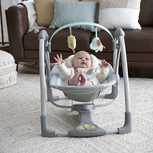 Ingenuity Altalena portatile Swing 'n Go Hugs and Hoots, 5 velocità di rotazione, 6 melodie rilassanti, barra giocattolo rimovibile, età neonatale  , grigio : Prima infanzia