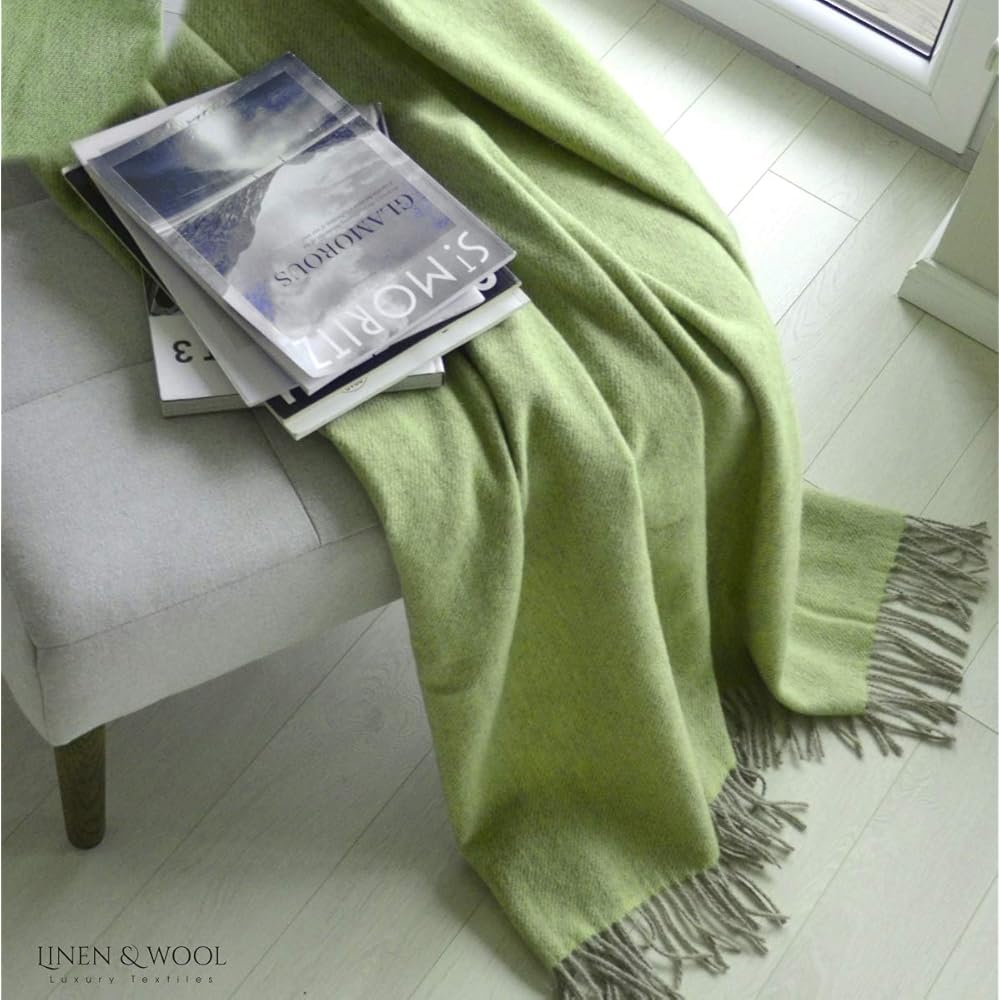 Linen &amp; Cotton Couverture Chaude et Douce Couverture Confortable Columbus - 100% Pure Laine de Nouvelle-Zélande, Beige Naturel Vert (140 x 200 cm) Plaid en laine d'Agneau, Couvre-Lit, Jete de Canape : Cuisine et Maison