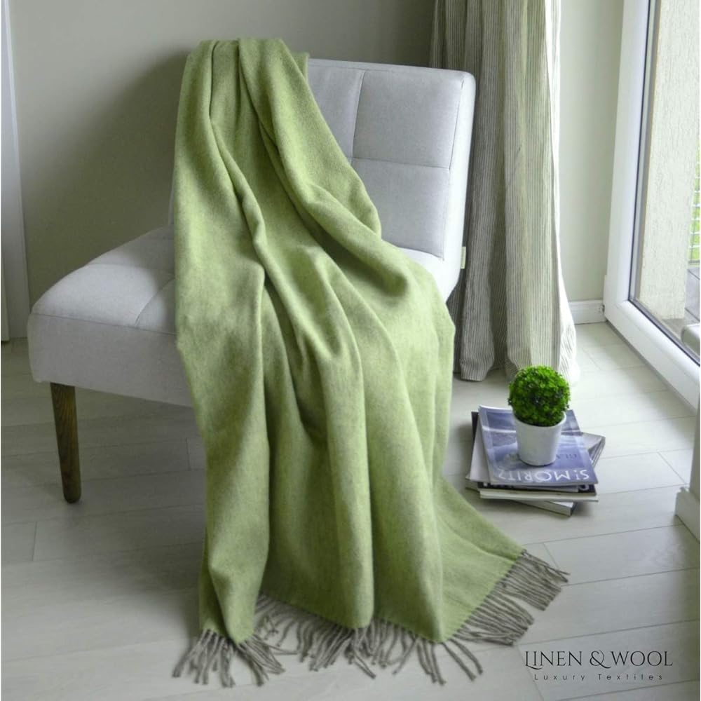 Linen &amp; Cotton Couverture Chaude et Douce Couverture Confortable Columbus - 100% Pure Laine de Nouvelle-Zélande, Beige Naturel Vert (140 x 200 cm) Plaid en laine d'Agneau, Couvre-Lit, Jete de Canape : Cuisine et Maison