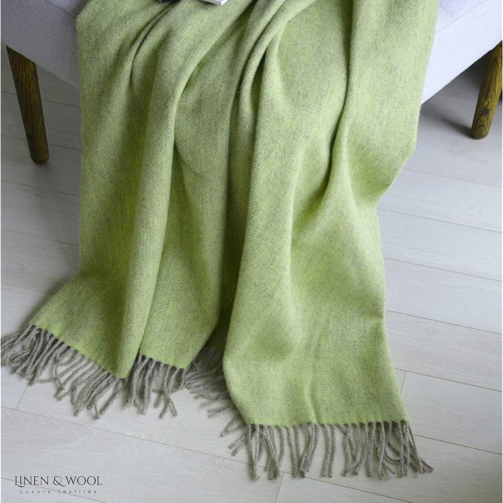 Linen &amp; Cotton Couverture Chaude et Douce Couverture Confortable Columbus - 100% Pure Laine de Nouvelle-Zélande, Beige Naturel Vert (140 x 200 cm) Plaid en laine d'Agneau, Couvre-Lit, Jete de Canape : Cuisine et Maison